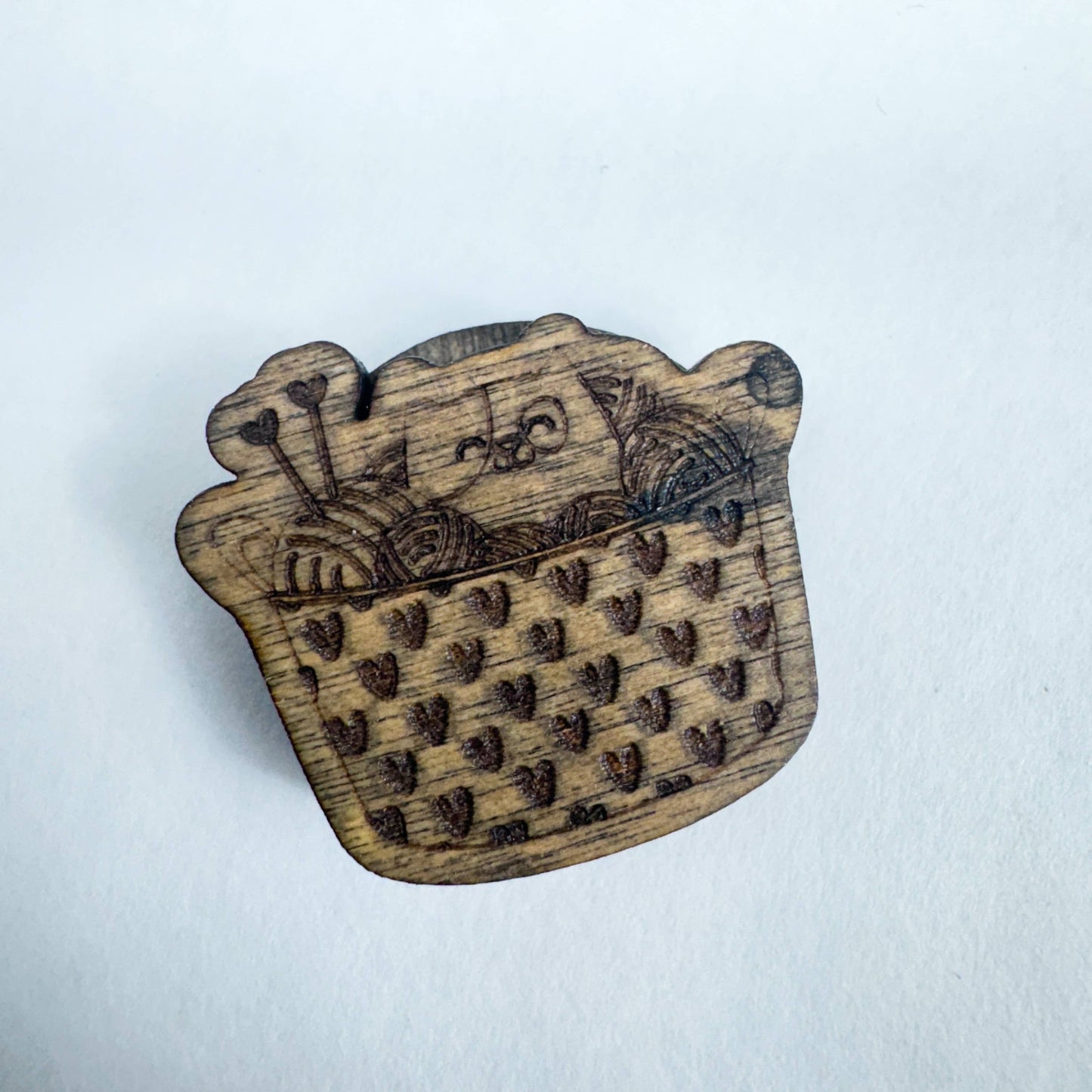 Happy Cat in Yarn Basket Wooden Magnetic Needle Minder